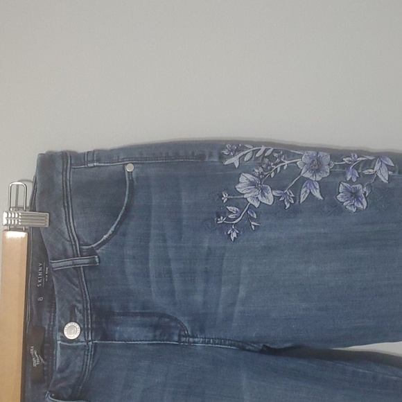 SimplyVera VERA wang Embroidered Floral Women Jeans Size 8 Skinny Mid-rise - Picture 5 of 13